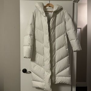 White Aritzia/Wilfred duvet parka
